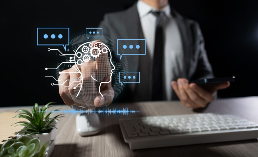 Profissional utilizando solução de inteligência artificial aplicada a negócios